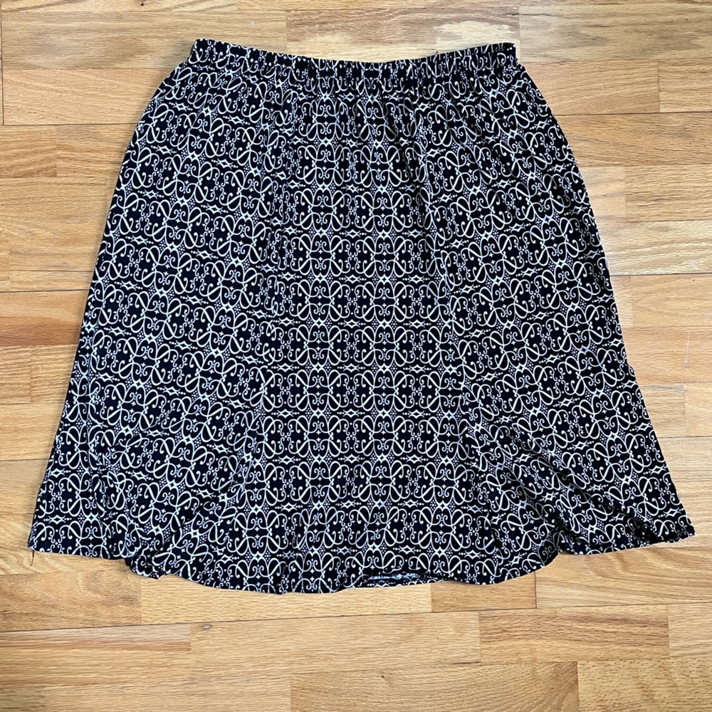 Elementz Black And White Pattern Flowy Skirt - image 1